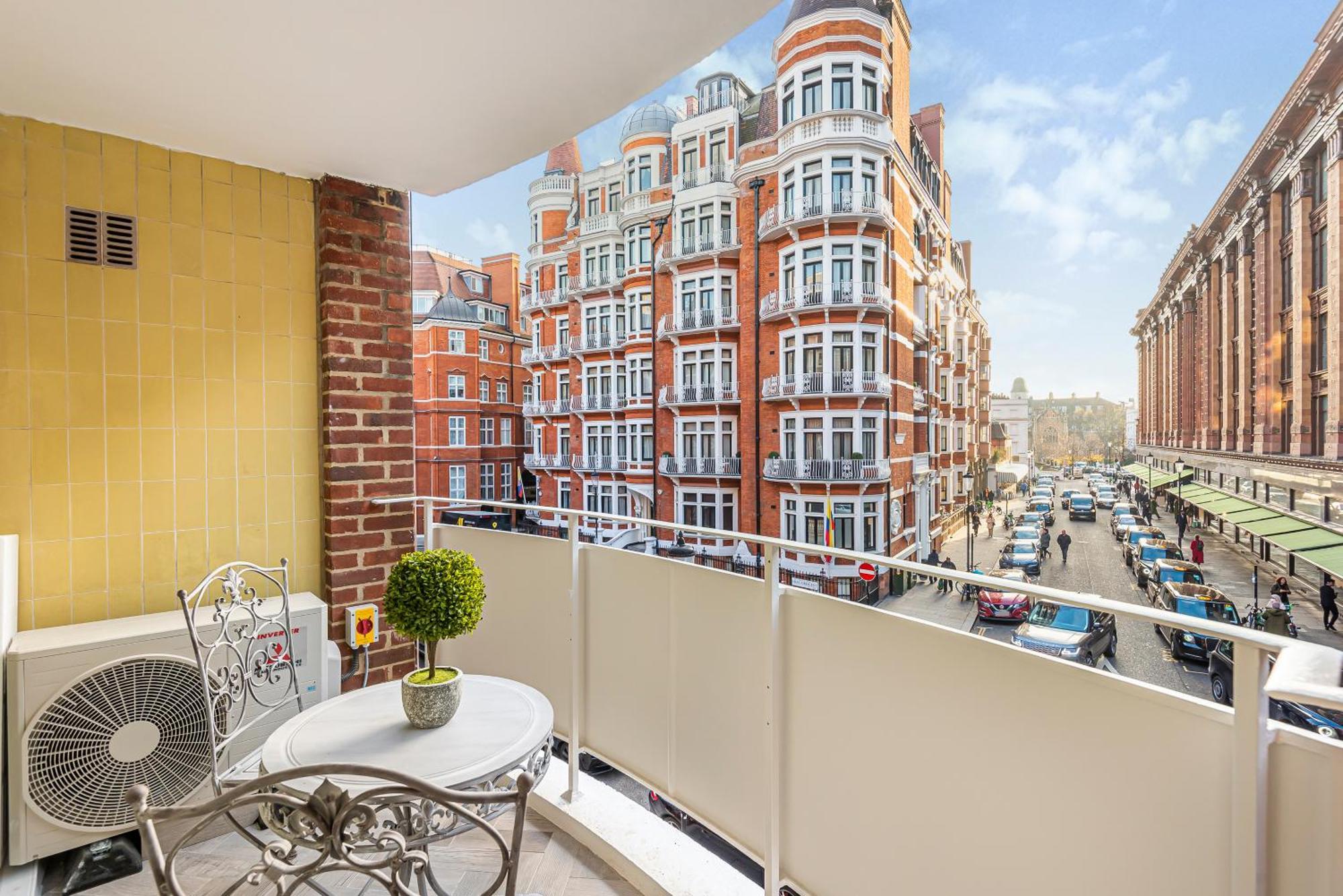 Luxury Living In Knightsbridge Private Balcony View Of Harrods, 2Br2Ba With Ac London Exteriör bild